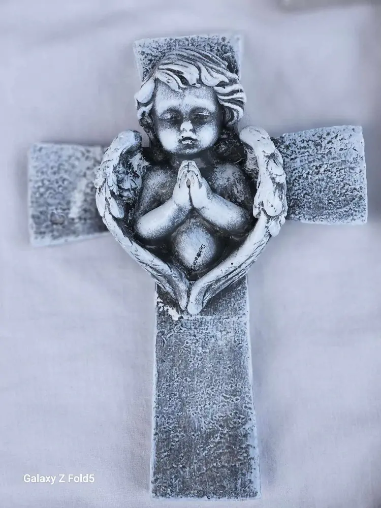 Kříž s andělem