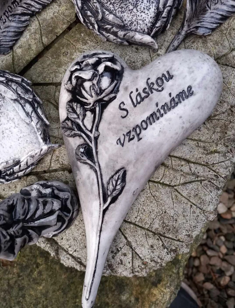 Srdce  ♡ s láskou vzpomínáme