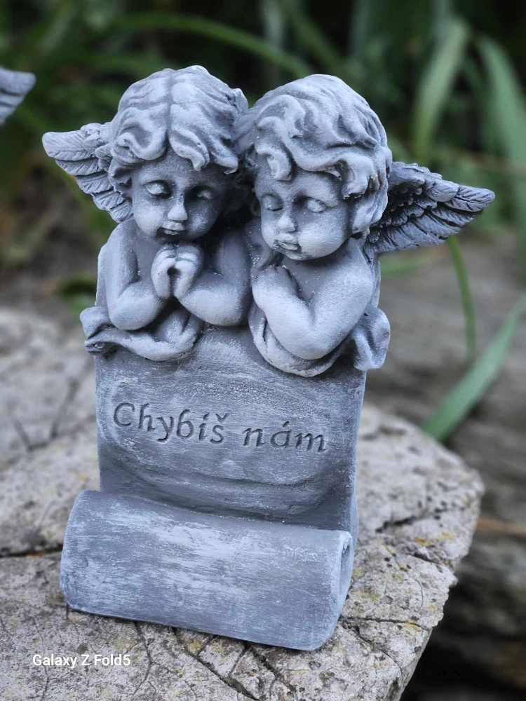 Andělé na pergamenu