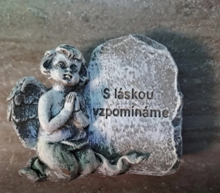 Forma-Anděl u náhrobního kamene