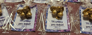 Tři oříšky s kartičkou