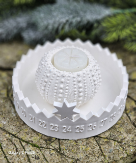 Adventní kalendář se svicnem